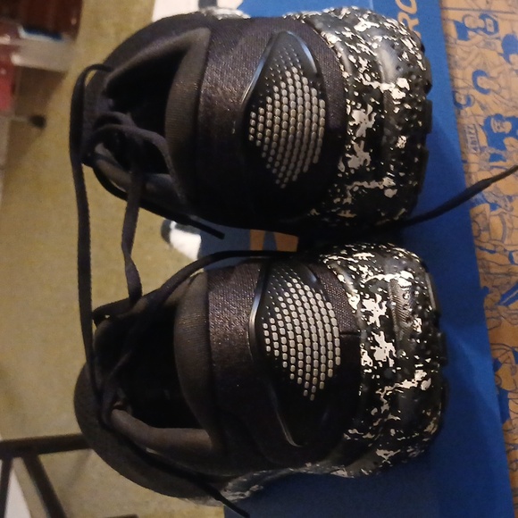 Brooks Ghost 16 Black and Gray Athletic Shoes - Picture 2 of 12